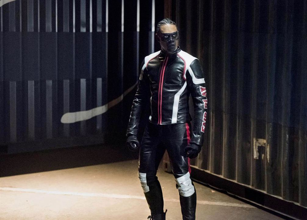 Arrow : Fotos Echo Kellum