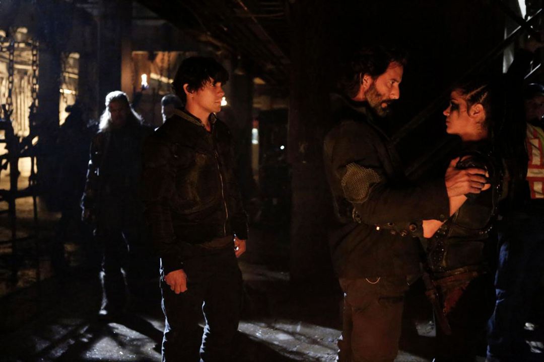 The 100 : Fotos Marie Avgeropoulos, Bob Morley, Henry Ian Cusick