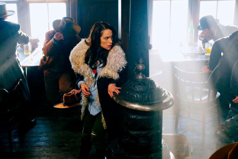 Wynonna Earp: A Maldição dos Renascidos : Fotos Melanie Scrofano