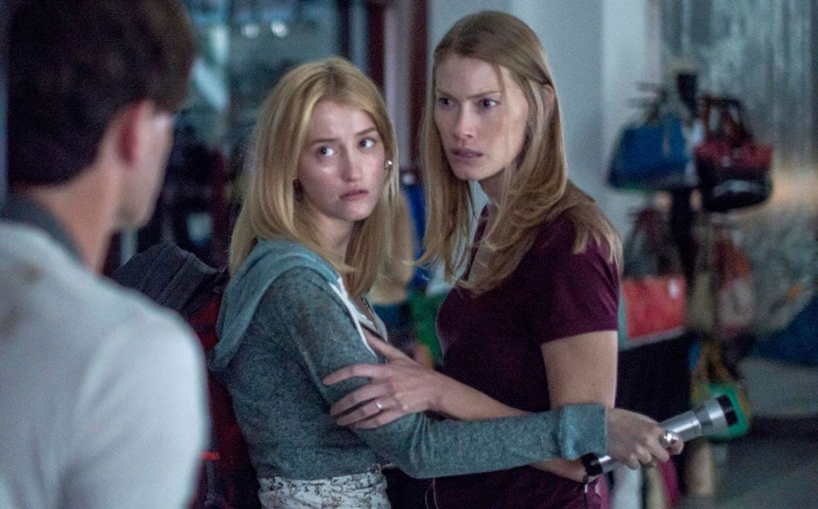 The Mist : Fotos Gus Birney, Alyssa Sutherland