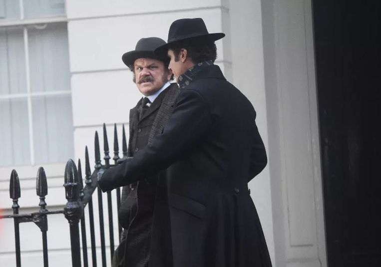 Holmes & Watson : Revista