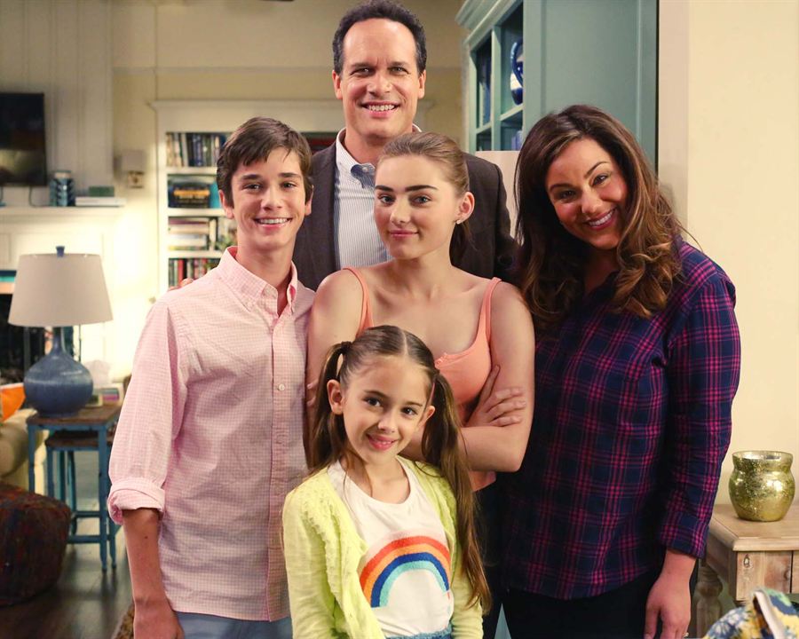 Fotos Julia Butters, Katy Mixon, Daniel DiMaggio, Meg Donnelly, Diedrich Bader