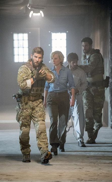 Fotos Noah Mills, Connor Paolo, Anne Heche, Mike Vogel