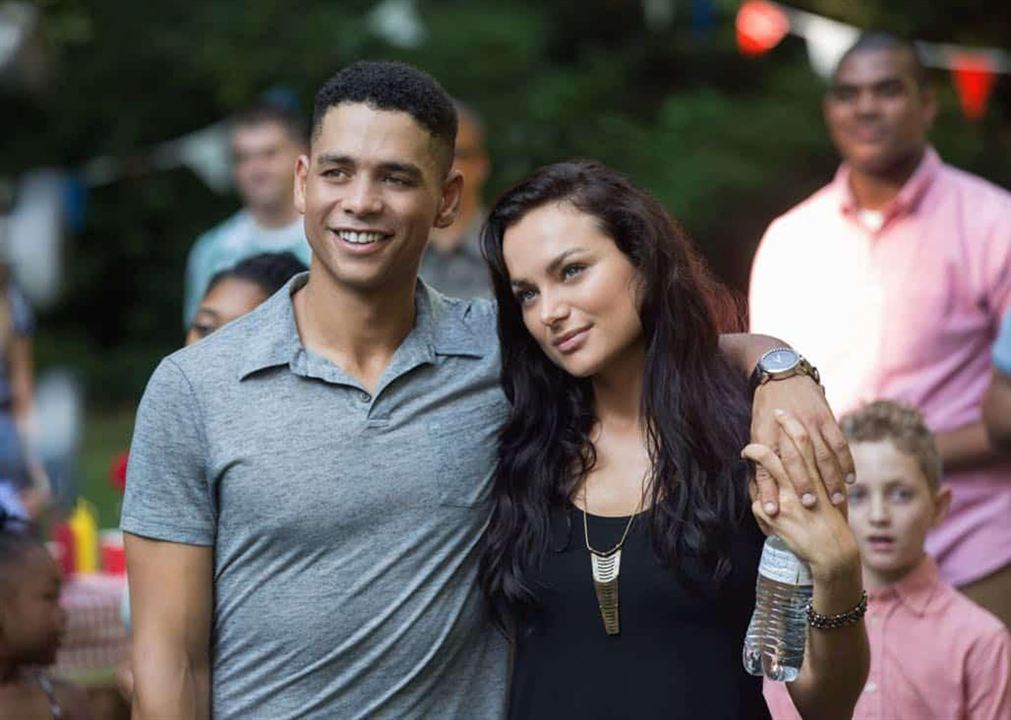 Valor : Fotos Charlie Barnett, Christina Ochoa