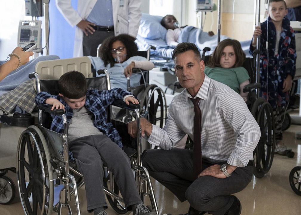 Supergirl : Poster Adrian Pasdar