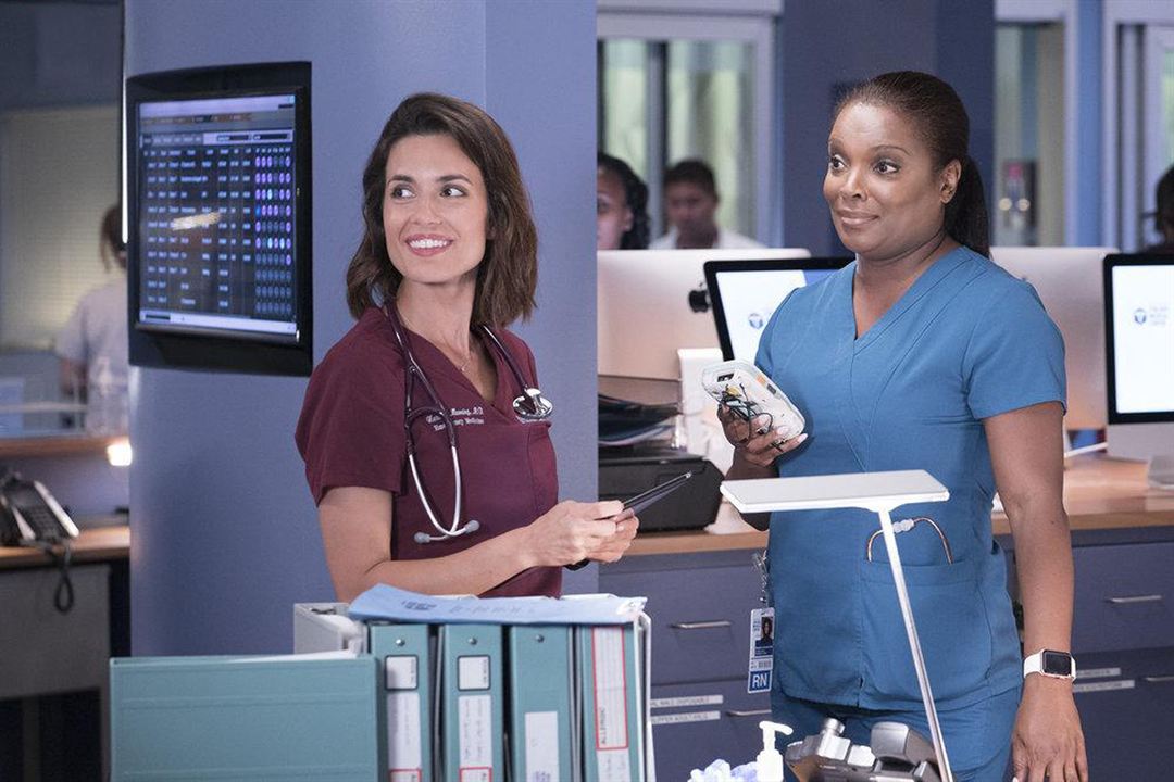 Chicago Med: Atendimento de Emergência : Fotos Torrey DeVitto