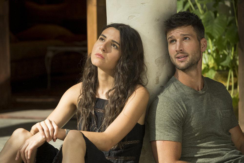Imposters : Fotos Parker Young, Marianne Rendón