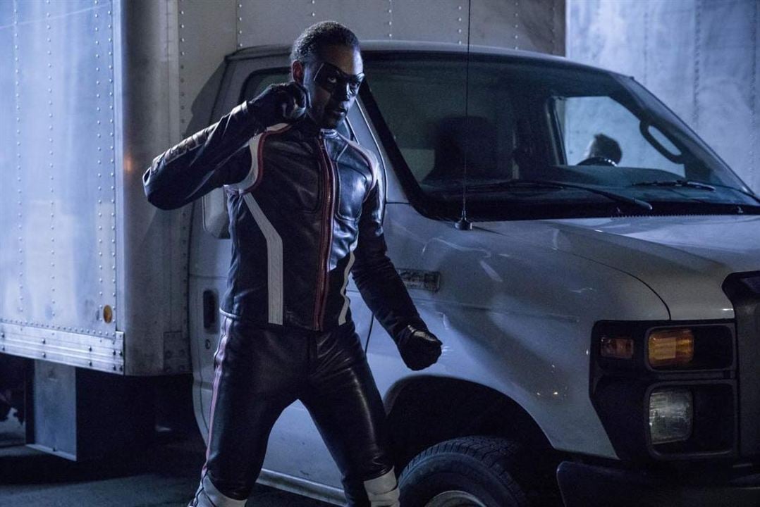 Arrow : Fotos Echo Kellum