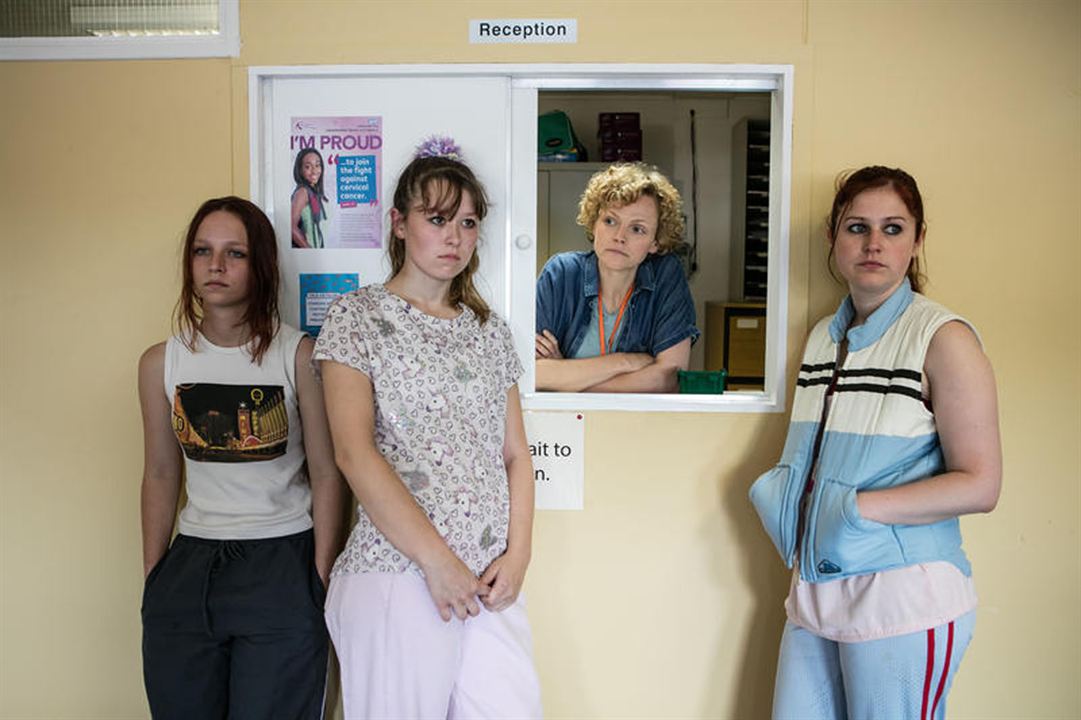 Three Girls : Fotos Liv Hill, Ria Zmitrowicz, Maxine Peake, Molly Windsor