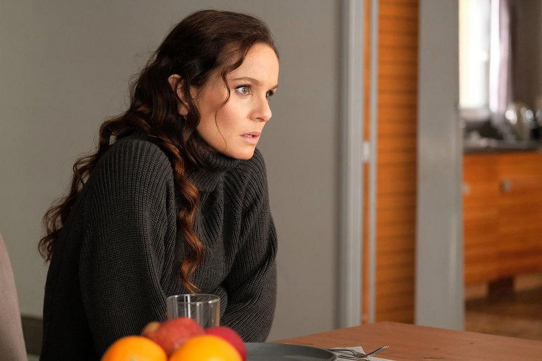 Colony : Fotos Sarah Wayne Callies