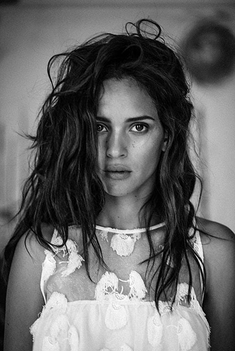 Poster Adria Arjona