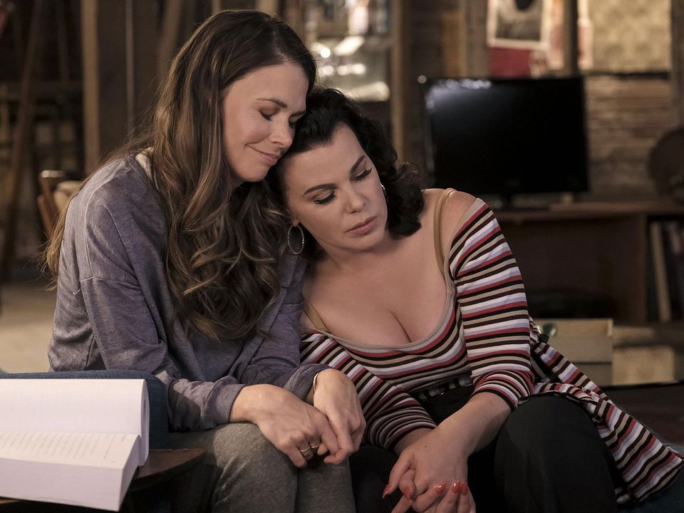 Younger : Fotos Sutton Foster, Debi Mazar