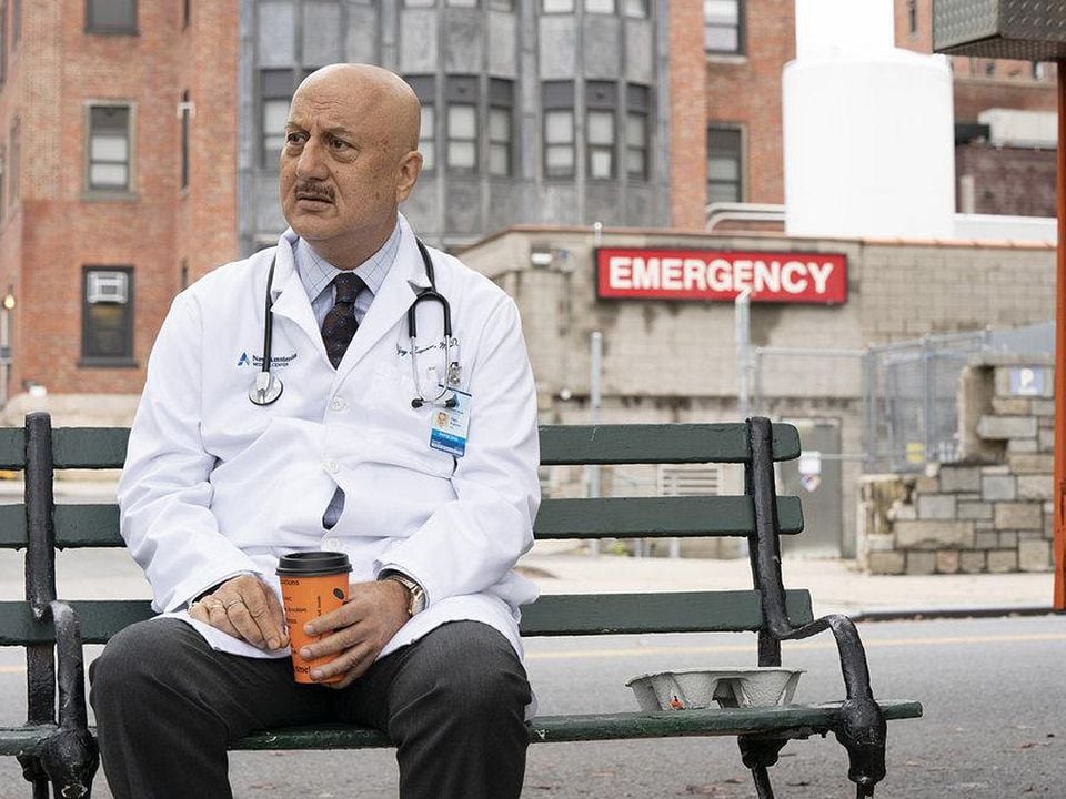 Hospital New Amsterdam : Fotos Anupam Kher