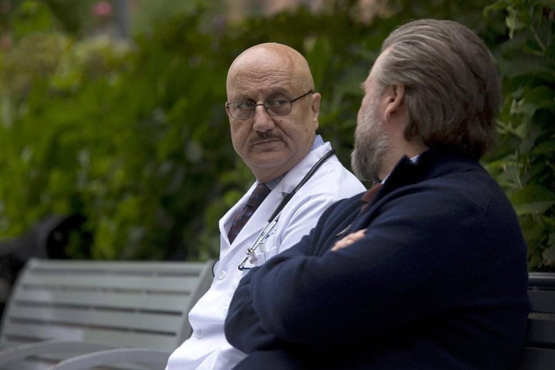 Hospital New Amsterdam : Fotos Anupam Kher