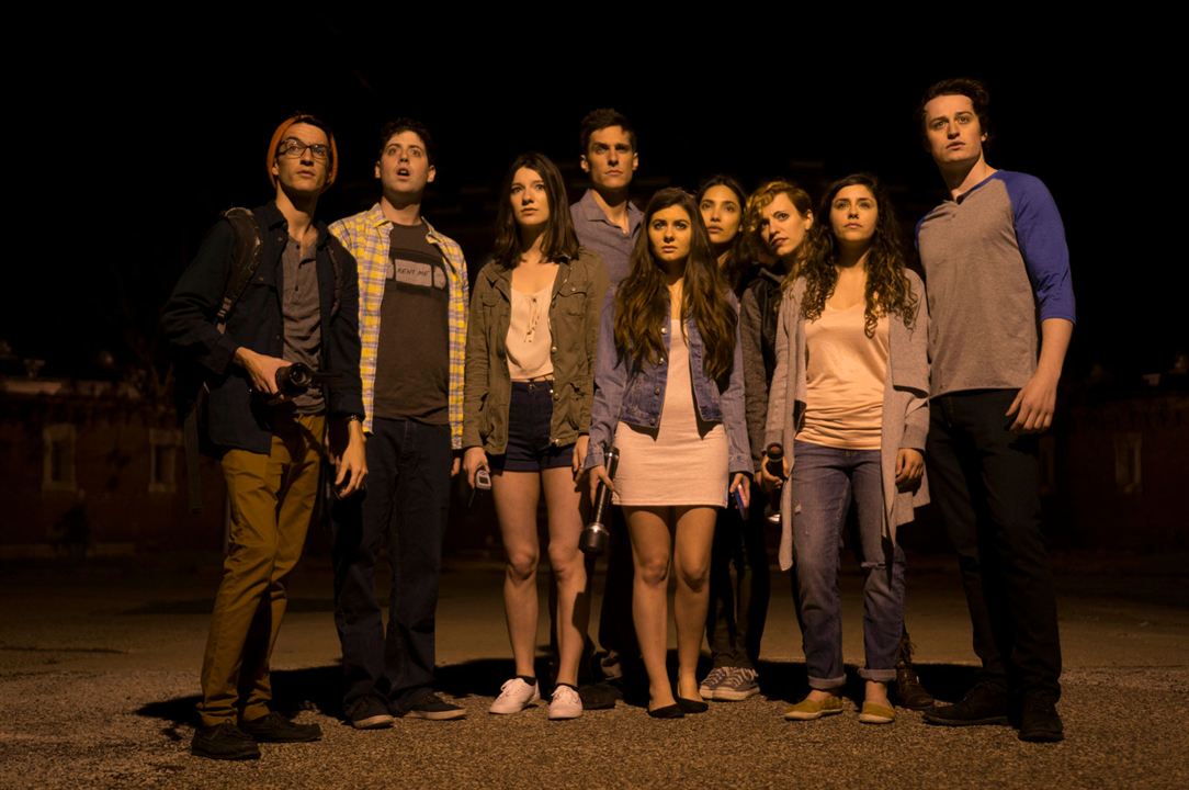 A Noite Sem Fim : Fotos Amy Zenone, Tim Torre, Luke Persiani, Erik Kochenberger, Josh Cahn, Leah Holleran, Hannah Kleeman, Yesenia Linares, Nicole Souza