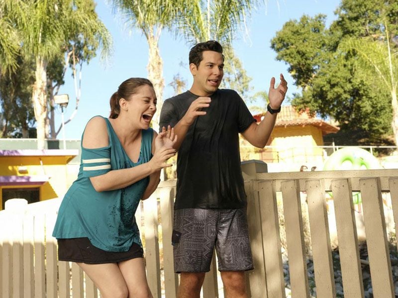 Fotos Skylar Astin, Rachel Bloom