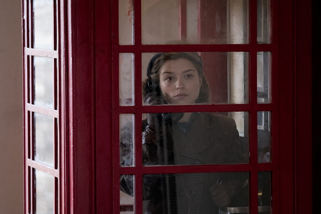 A Espiã Vermelha : Fotos Tom Hughes, Sophie Cookson
