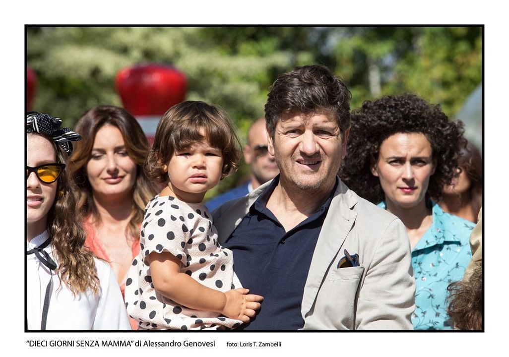 E Agora? A Mamãe Saiu de Férias! : Fotos Valentina Lodovini, Antonio Catania, Fabio De Luigi, Angelica Elli