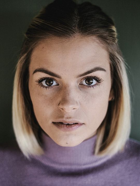 Poster Emma Elle Roberts