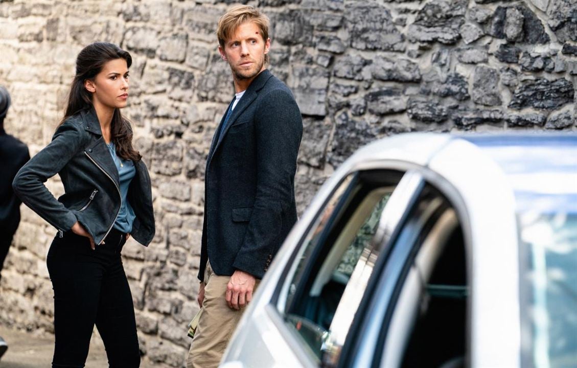 Blood & Treasure : Fotos Matt Barr, Sofia Pernas