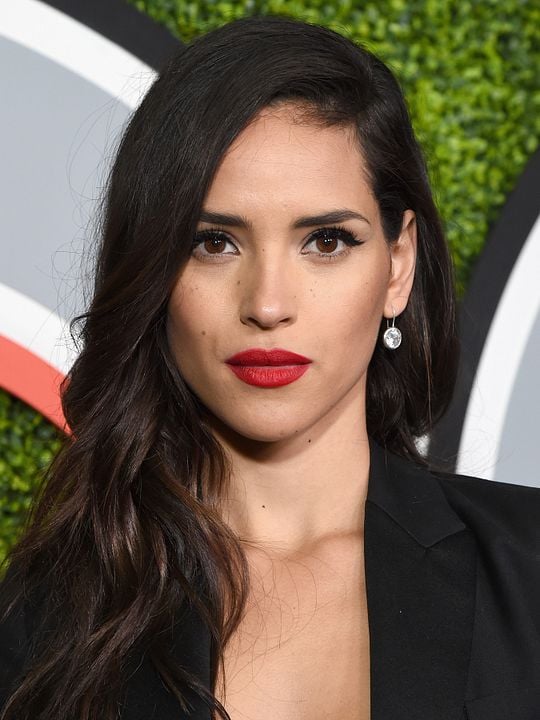 Poster Adria Arjona