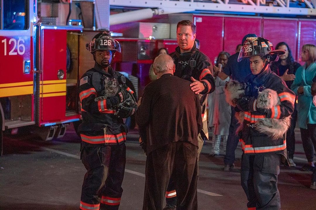 9-1-1: Lone Star : Fotos Jim Parrack, Julian Works
