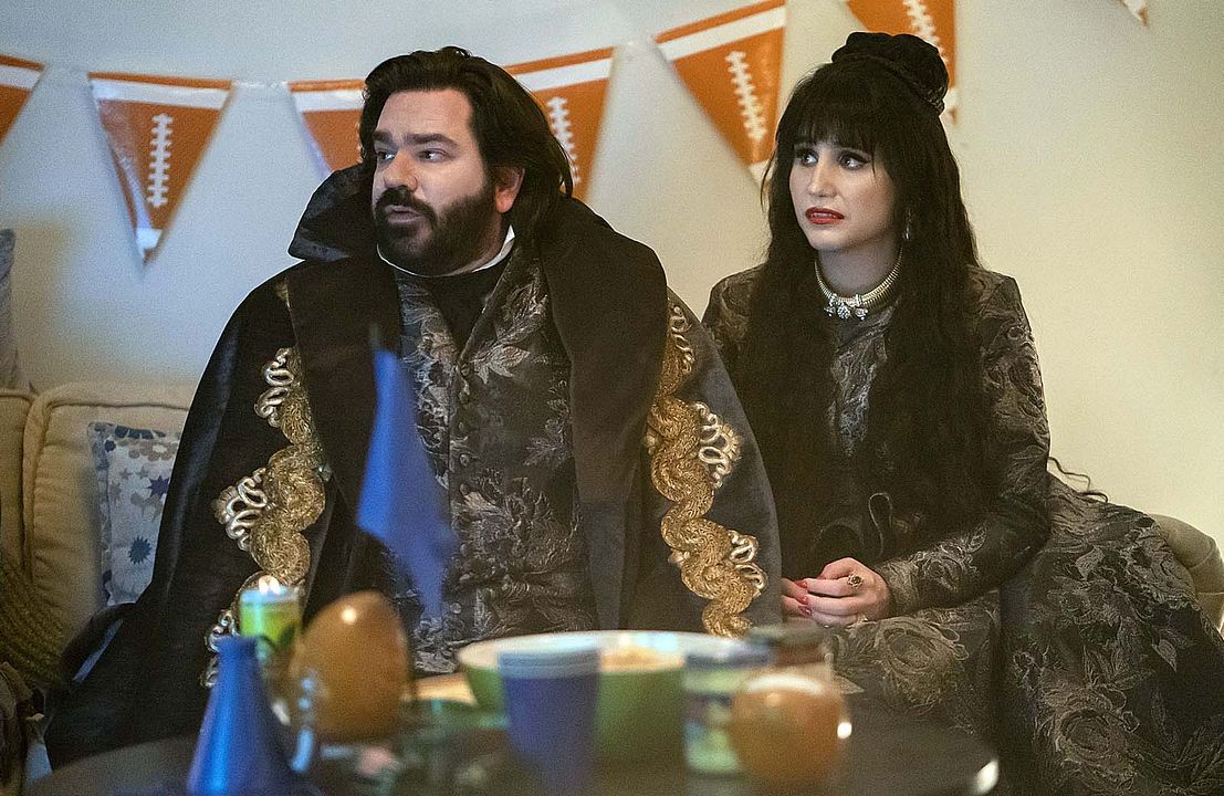 What We Do In The Shadows : Fotos Kayvan Novak, Natasia Demetriou