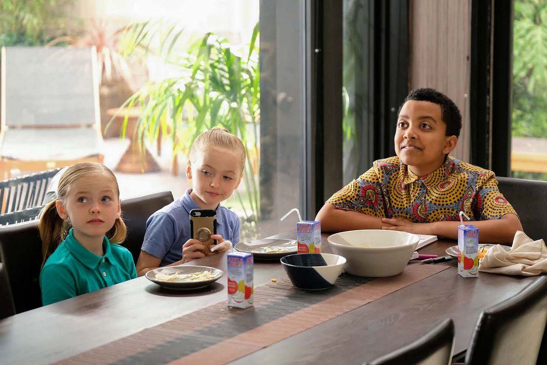 Single Parents : Fotos Mia Allan, Ella Allan
