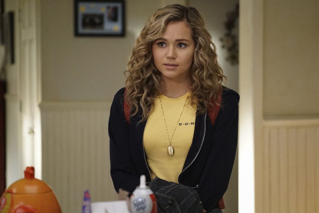 Stargirl : Fotos Brec Bassinger