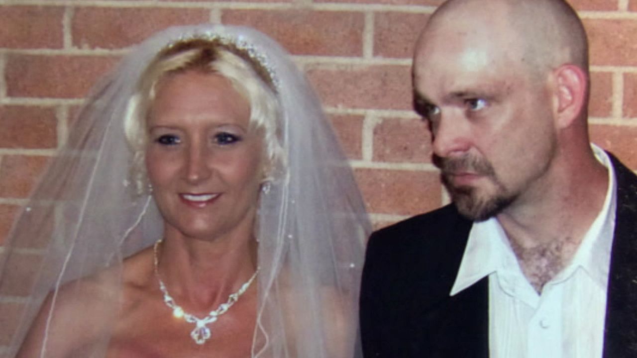 Um Casamento e um Funeral : Fotos