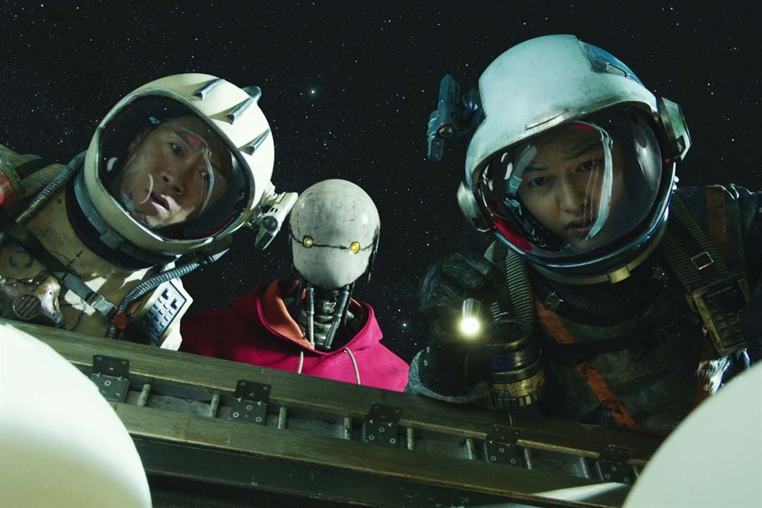 Nova Ordem Espacial : Foto Joong-ki Song, Seon-kyu Jin