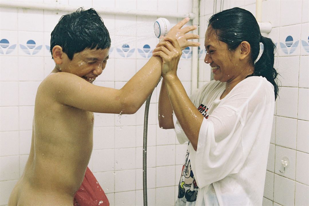 Quando Meus Pais Não Estão em Casa : Fotos Koh Jia Ler