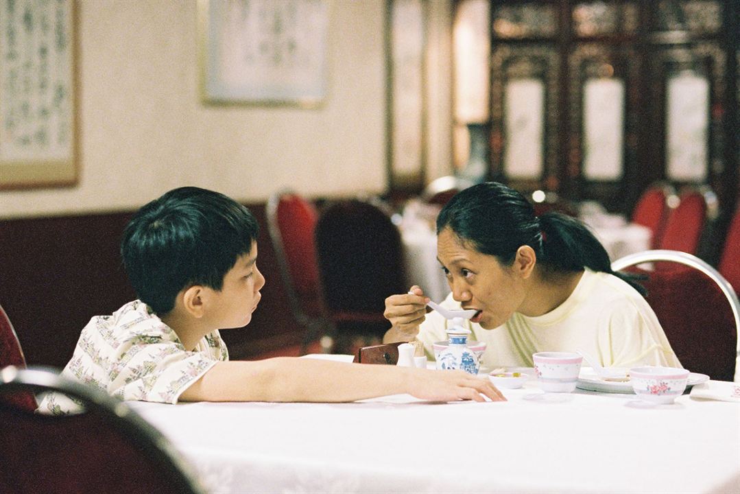 Quando Meus Pais Não Estão em Casa : Fotos Koh Jia Ler