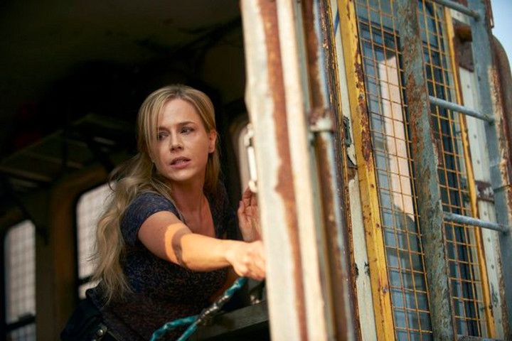 Defiance : Fotos Julie Benz