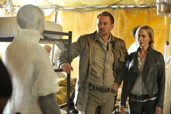 Defiance : Fotos Grant Bowler, Julie Benz