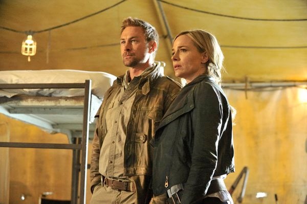 Defiance : Fotos Grant Bowler, Julie Benz