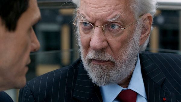 Crossing Lines : Fotos Donald Sutherland