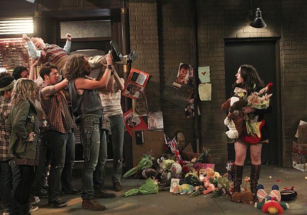 2 Broke Girls : Fotos Kat Dennings