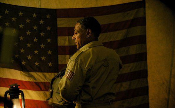 Revolution (2012) : Fotos Giancarlo Esposito