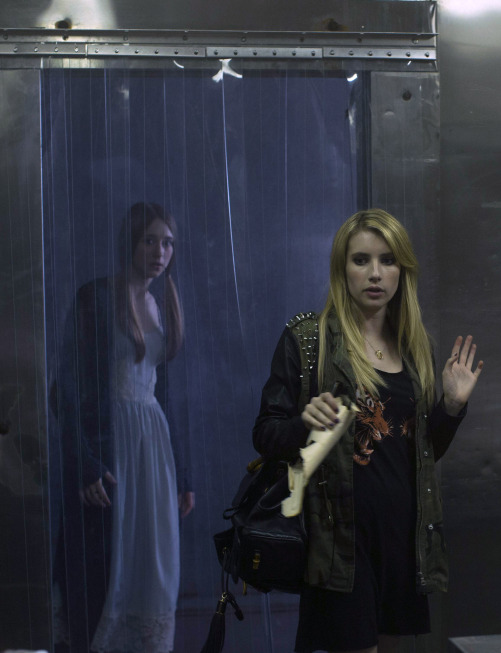 American Horror Story : Fotos Emma Roberts, Taissa Farmiga