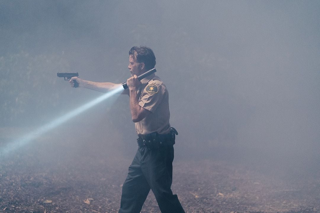 O Mal Está Lá Fora : Fotos