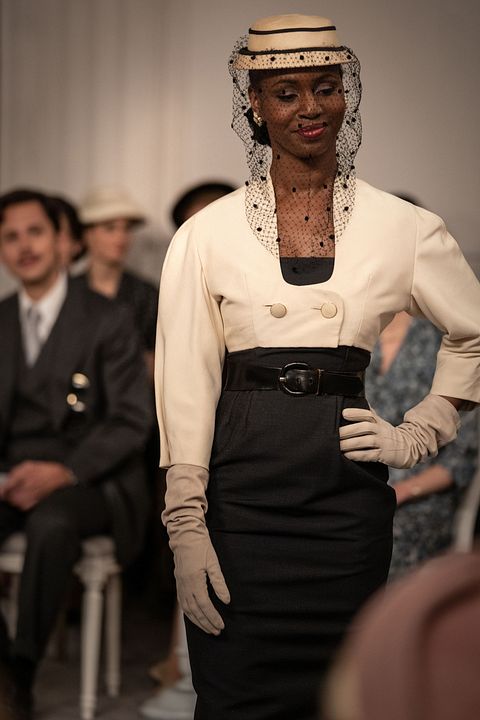 Sra. Harris vai a Paris : Fotos