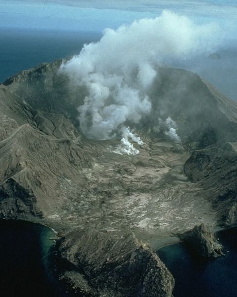 Vulcão Whakaari: Resgate na Nova Zelândia : Poster