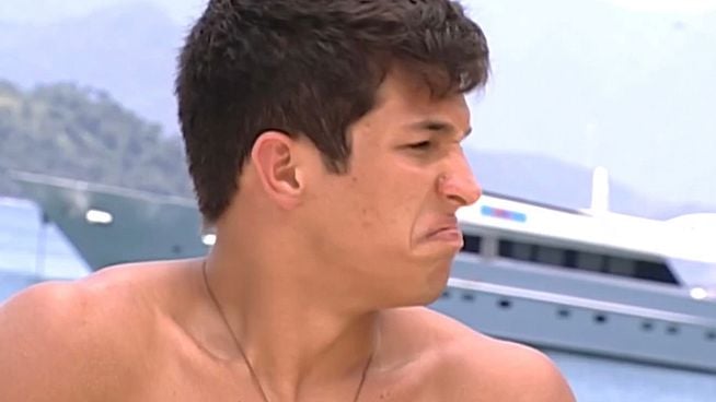 revistapazes.com - Aos 18, ele entrou num reality de namoro da Globo — hoje é um dos maiores galãs da TV brasileira - Consegue reconhecê-lo?