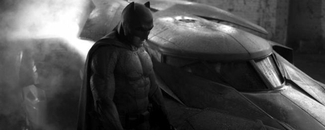 Homem-Morcego mostra sorrisão em nova imagem dos bastidores de Batman Vs  Superman - Notícias de cinema - AdoroCinema